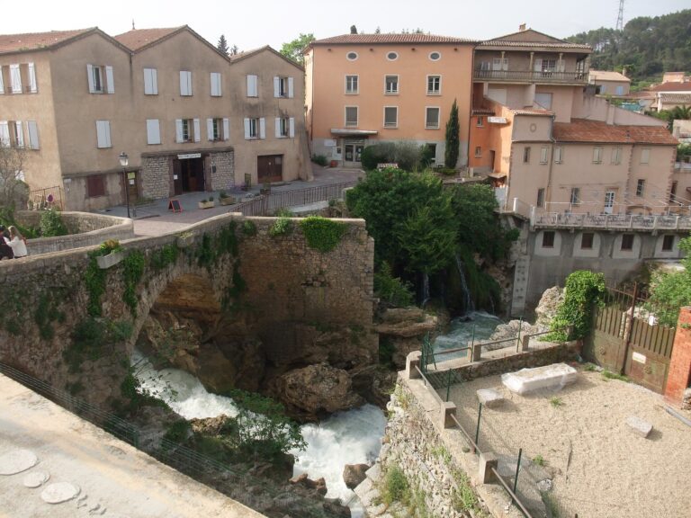 Visiter Trans-en-Provence : guide complet d&rsquo;un village provençal authentique